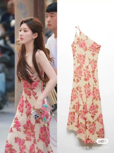 Celebrity Zhao Lusi's same style retro pure lust off-shoulder rose print oblique shoulder dress slimming holiday hip-covering long skirt