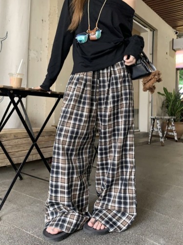 Real shot of American high street retro plaid wide-leg pants, drawstring straight pants + loose off-shoulder T-shirt