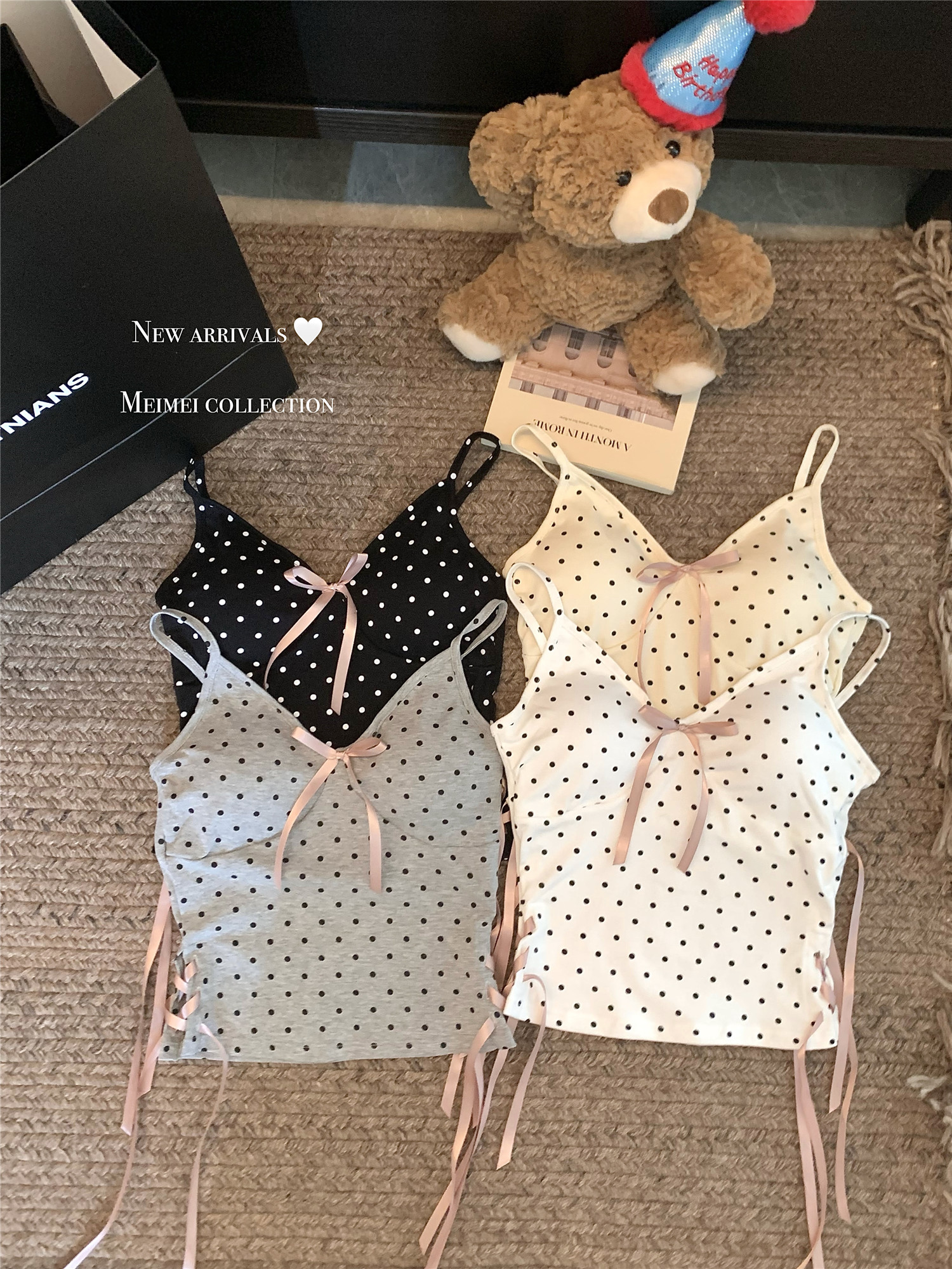Actual shot~Purely sexy hot girl with polka dots and chic bow camisole for women to wear outside and inside with a slimming top