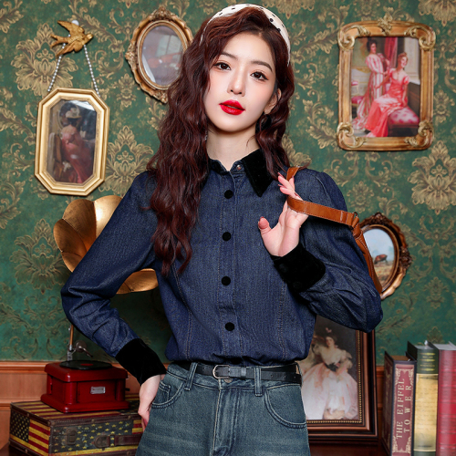 Real shot of fashionable contrasting color splicing velvet collar denim long-sleeved shirt for women with puff sleeves and loose design niche tops