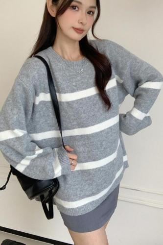 Real shot of plus size women's clothing, fat mm, Korean version of breast-hugging mid-length loose pullover gray striped sweater