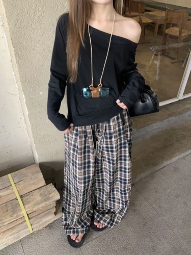 Real shot of American high street retro plaid wide-leg pants, drawstring straight pants + loose off-shoulder T-shirt