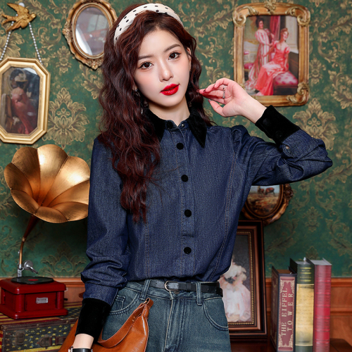 Real shot of fashionable contrasting color splicing velvet collar denim long-sleeved shirt for women with puff sleeves and loose design niche tops