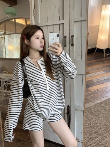 Real shot of sports and leisure striped long-sleeved sun protection T-shirt + high-waisted shorts two-piece set