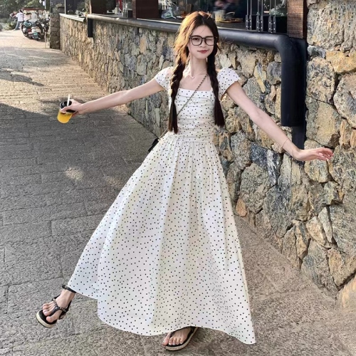 Square neck polka dot dress for women summer 2024 new tea break French super nice pear-shaped figure waist long skirt