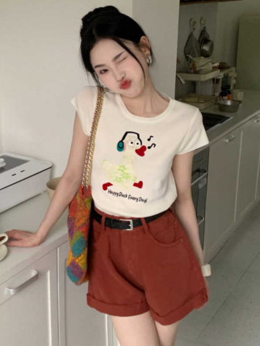 Yellow round neck short right shoulder t-shirt tops for women slim fit short sleeve knitwear for small people with a niche design