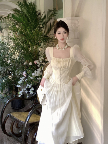 Real shot of elegant French long early autumn dress 2024 solid color