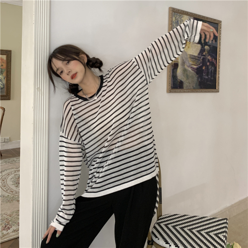 Loose and lazy striped long-sleeved T-shirt for women ins trendy summer 2024 new design niche ice silk sunscreen top