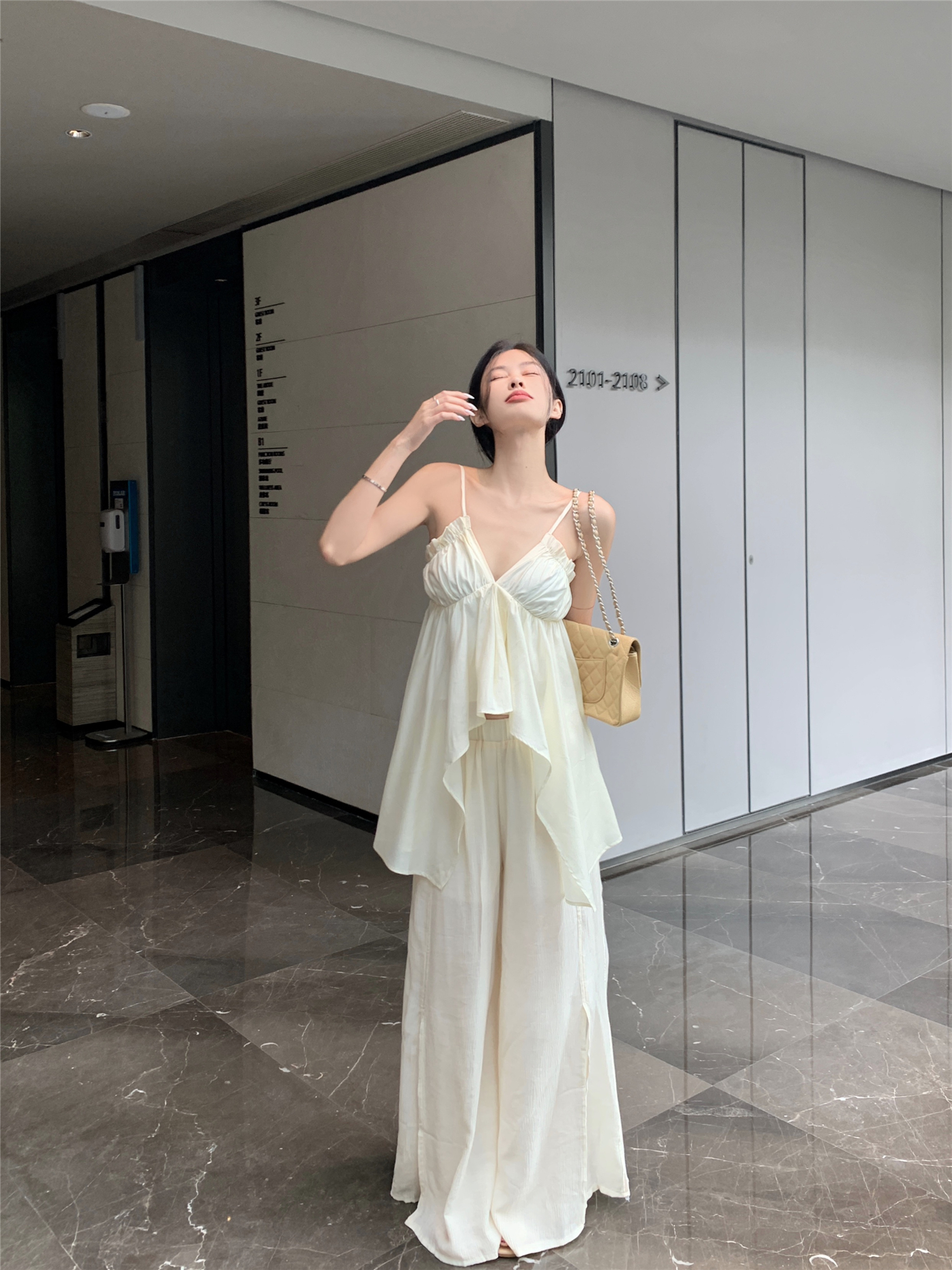 Actual shot ~ Irregular suspender top for women, V-neck pure desire + wide-leg pants, high-waisted slimming casual floor-length pants
