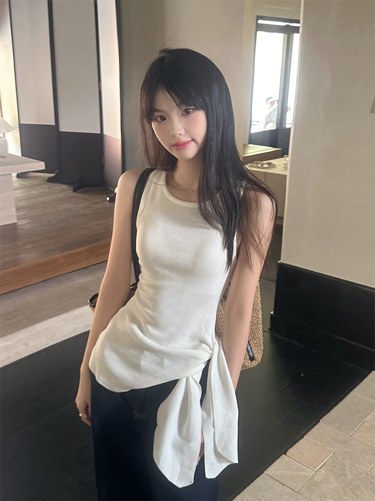 Real shot of sleeveless vest for women's summer outer wear, hot girl's loose off-shoulder slim and high-end top