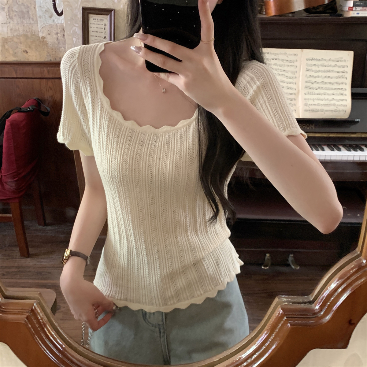 Actual shot of summer Korean style slim-fitting large round neck lace design slimming and light knitted sweater short-sleeved top