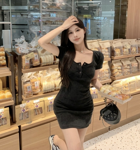 Real shot of hot girl black knitted dress, temperament, short-sleeved, retro, slimming, slim A-line skirt