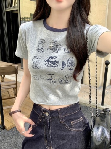 Real shot of Korean style short hot girl T-shirt 2024 summer slim round neck chic sweet and spicy style short-sleeved top for women