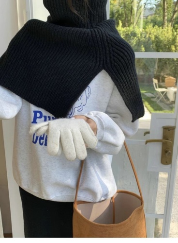 Korean-style influencer trendy winter scarf for women, new fashion outerwear, hooded high collar neck wrap knitted shawl