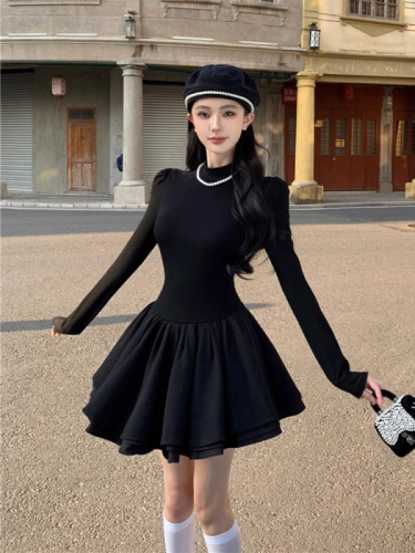 Elegant black half-length turtleneck long-sleeve dress for women, autumn and winter, waist-cinching, slimming A-line puffed skirt, suitable as a base layer with a short skirt.