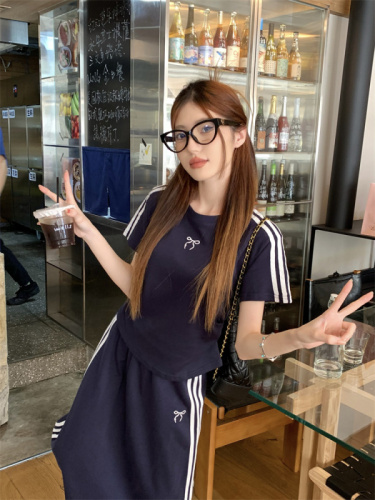 Actual shot and real price~New Korean style sports, leisure and versatile fashionable short-sleeved T-shirt + casual and versatile skirt suit