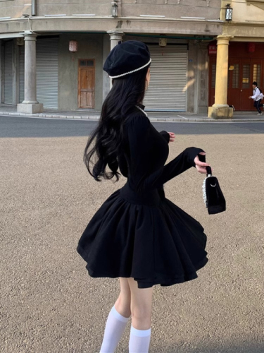 Elegant black half-length turtleneck long-sleeve dress for women, autumn and winter, waist-cinching, slimming A-line puffed skirt, suitable as a base layer with a short skirt.
