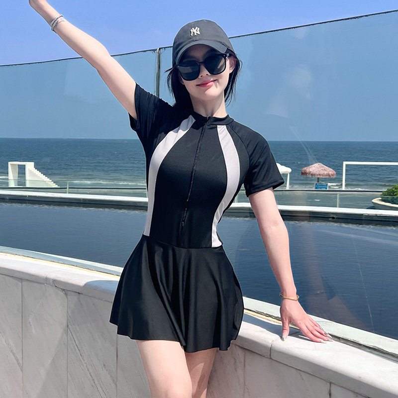 Swimming suit for women one-piece large size slightly fat conservative 2024 new style to cover belly and make you look slim and professional swimming pool special