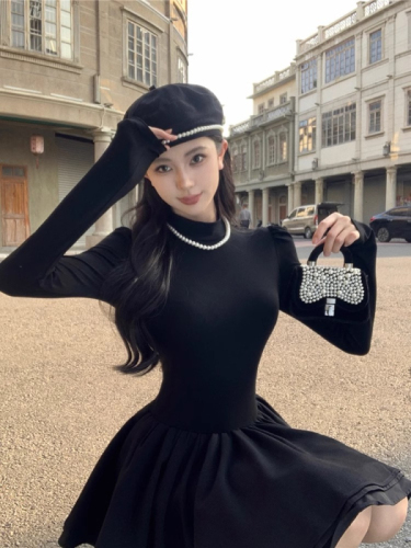 Elegant black half-length turtleneck long-sleeve dress for women, autumn and winter, waist-cinching, slimming A-line puffed skirt, suitable as a base layer with a short skirt.