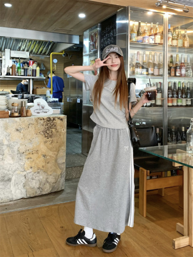 Actual shot and real price~New Korean style sports, leisure and versatile fashionable short-sleeved T-shirt + casual and versatile skirt suit