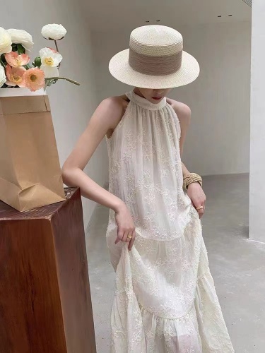 JWUNIQUE French sleeveless halter dress women's summer 2024 new loose slimming holiday style long skirt