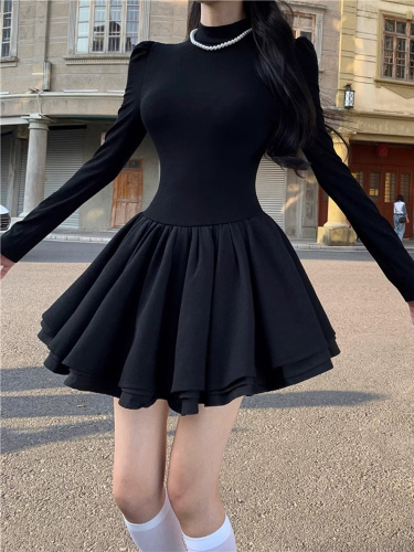 Elegant black half-length turtleneck long-sleeve dress for women, autumn and winter, waist-cinching, slimming A-line puffed skirt, suitable as a base layer with a short skirt.