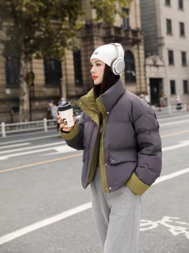 Korean style contrasting color 2024 new down jacket women's short fashion loose stand-up collar bread jacket thickened cotton jacket