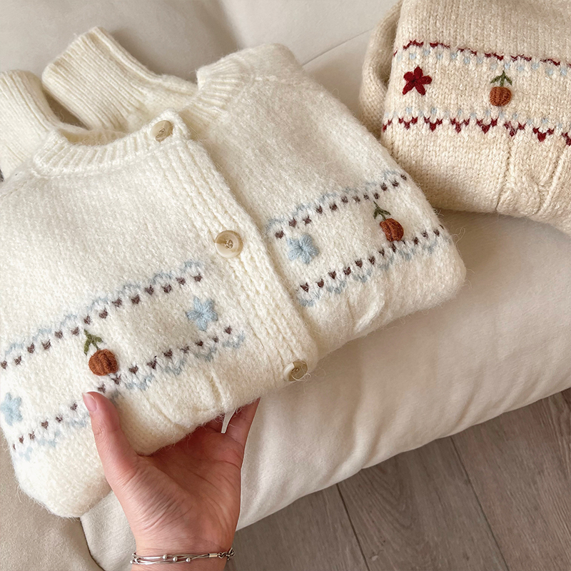 橘喵家文藝花朵刺繡圓領毛衣外套女春季新款設計感單排扣針織開衫