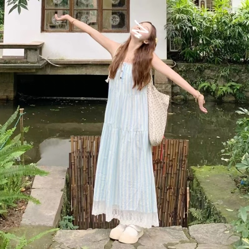 Seaside resort style blue striped suspender dress for women 2024 new summer French retro temperament long skirt