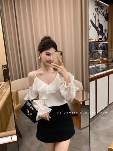 SE GENTLE SUN pure lust style off-shoulder V-neck suspender top for women in autumn high-end ruffled slimming top