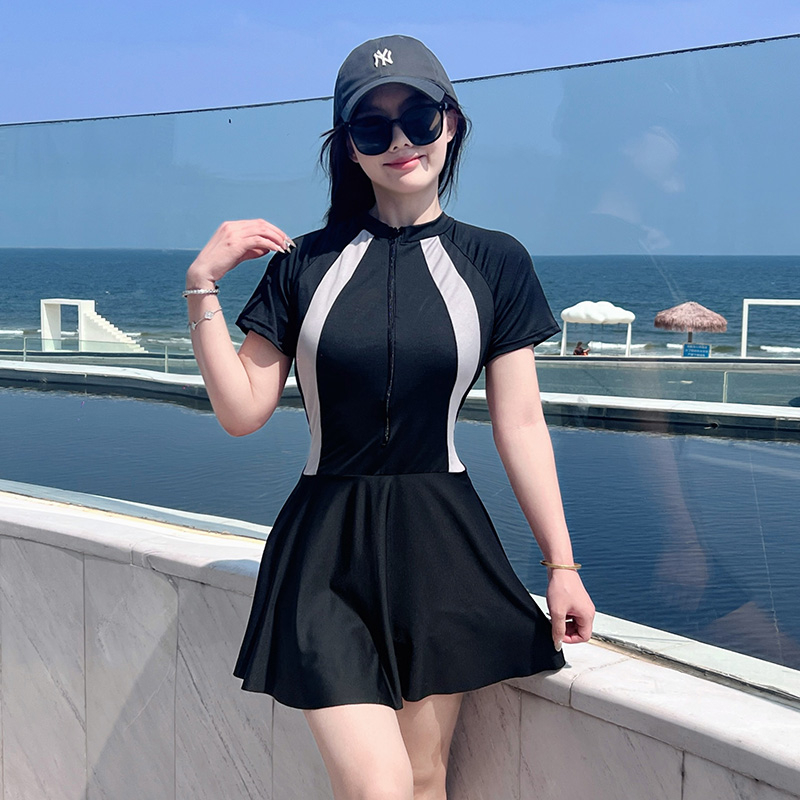 Swimming suit for women one-piece large size slightly fat conservative 2024 new style to cover belly and make you look slim and professional swimming pool special
