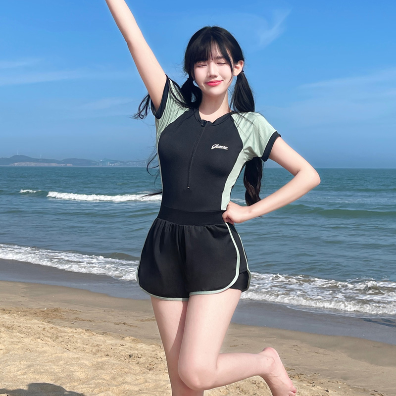 One-piece swimsuit women's conservative hot spring bathing 2024 new slimming and belly-covering swimming pool special flat-angle sports swimsuit