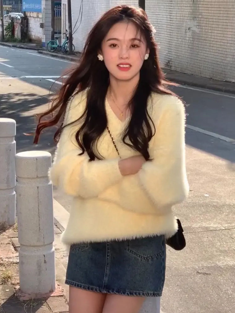 Soft and fluffy autumn and winter v-neck mohair sweater women's gentle wind loose anti-aging sable knit sweater 