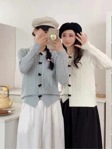 French Retro Bow Beaded Sweater Short Jacket Women's High-Quality Loose Slim Knitted Cardigan Top