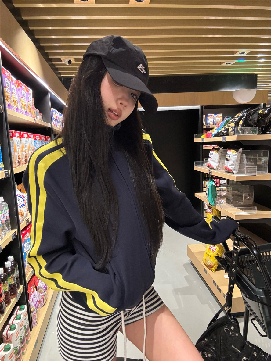 Actual shot of classic contrasting color two-striped jacket for women, thin sun protection sports top, bottoming striped shorts