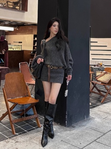 Korean Version New Elegant High-End Design Fitted Waist Reveal Shoulder Batwing Sleeve Knit Dress for Women Solid Color