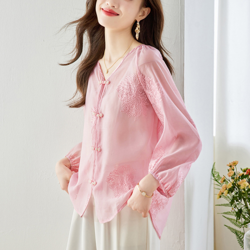 Actual shot of 2024 autumn high-end age-reducing slightly translucent national style embroidery suit for women new Chinese button top