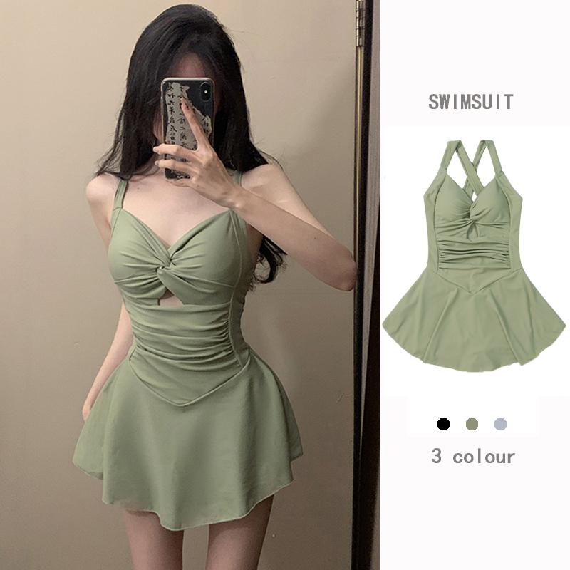 One-piece swimsuit for women in summer 2024 new internet celebrity style to cover belly and make them look slim and hot girl with high-end swimsuit