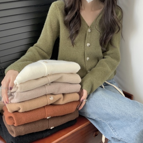 Actual shot of the new Korean style V-neck cardigan sweater for women, Korean style versatile autumn gentle style short coat