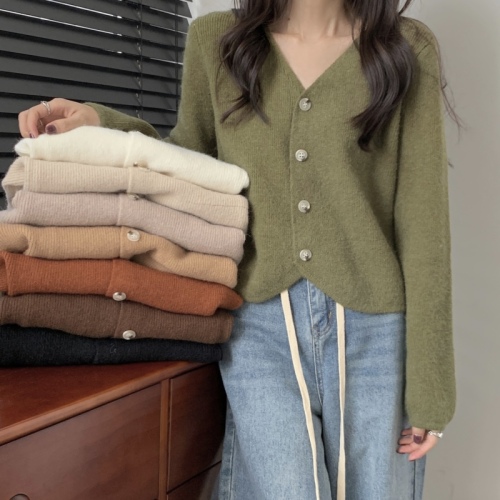 Actual shot of the new Korean style V-neck cardigan sweater for women, Korean style versatile autumn gentle style short coat