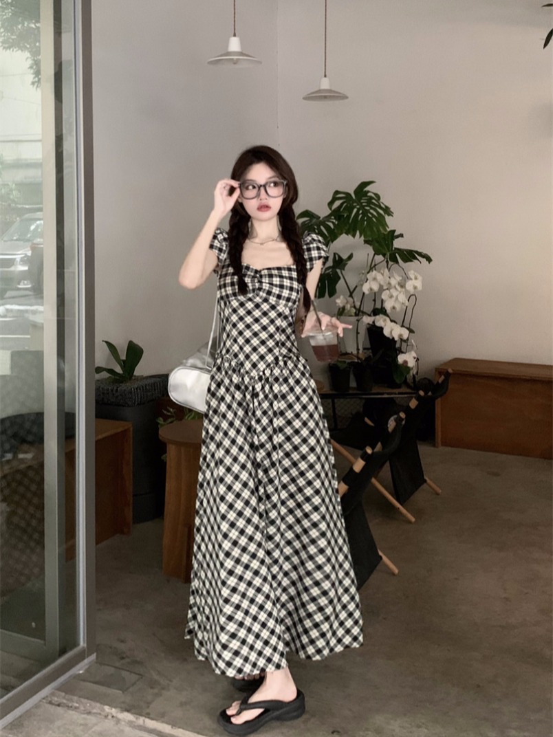 Actual shot~ Summer new style French long skirt, square neck, puff sleeves, waist slimming plaid trousers dress