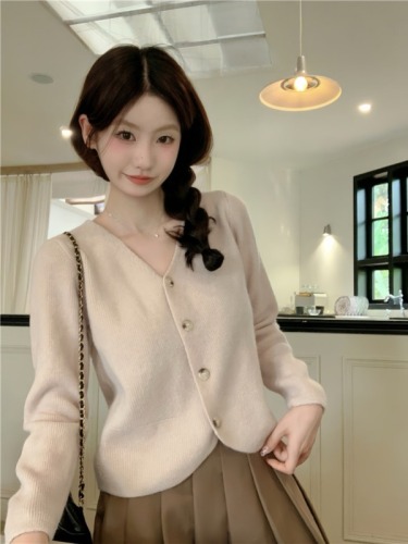 Actual shot of the new Korean style V-neck cardigan sweater for women, Korean style versatile autumn gentle style short coat