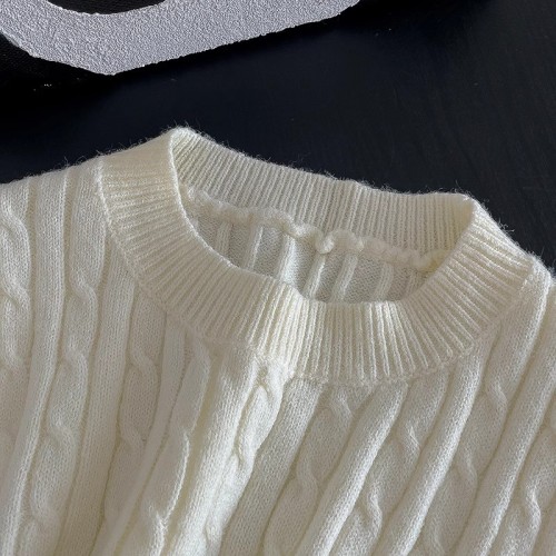 College style off-white thick sweater tops for women 2024 autumn and winter design embroidered twist knitwear inner layering