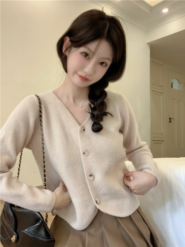 Actual shot of the new Korean style V-neck cardigan sweater for women, Korean style versatile autumn gentle style short coat