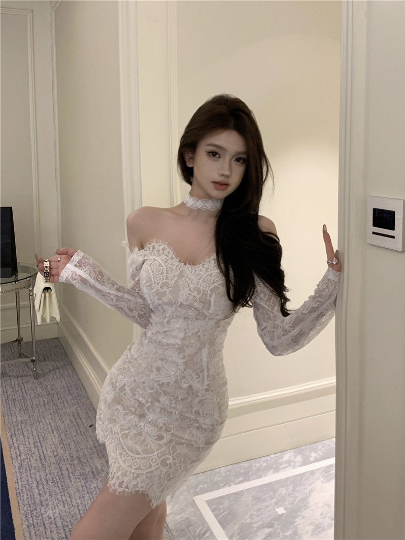 Actual shot of Korean girl atmosphere. One-shoulder lace dress with brushed lining, slimming and slim skirt for women.