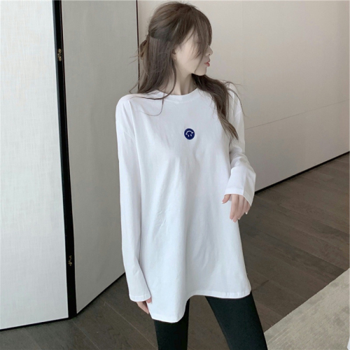 Fashionable ultra-hot thin autumn Korean version loose embroidered long-sleeved T-shirt for female students with bottoming shirt top ins trend