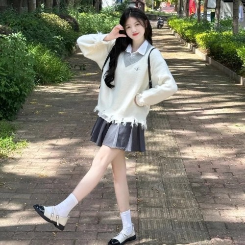 Internet celebrity's same style fufu lazy style shirt sweater pleated skirt college style versatile sweet and gentle style three-piece set