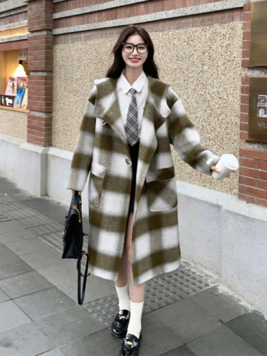 Green retro woolen coat for women autumn and winter 2024 new style French loose temperament high-end woolen coat