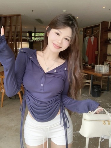 Real shot of two-color hooded V-neck top for women in summer, pure sexy style, slimming, slimming, long-sleeved sun protection jacket