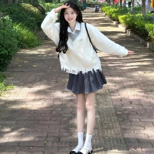 Internet celebrity's same style fufu lazy style shirt sweater pleated skirt college style versatile sweet and gentle style three-piece set